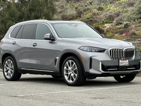 Used 2025 BMW X5 xDrive50e image 5