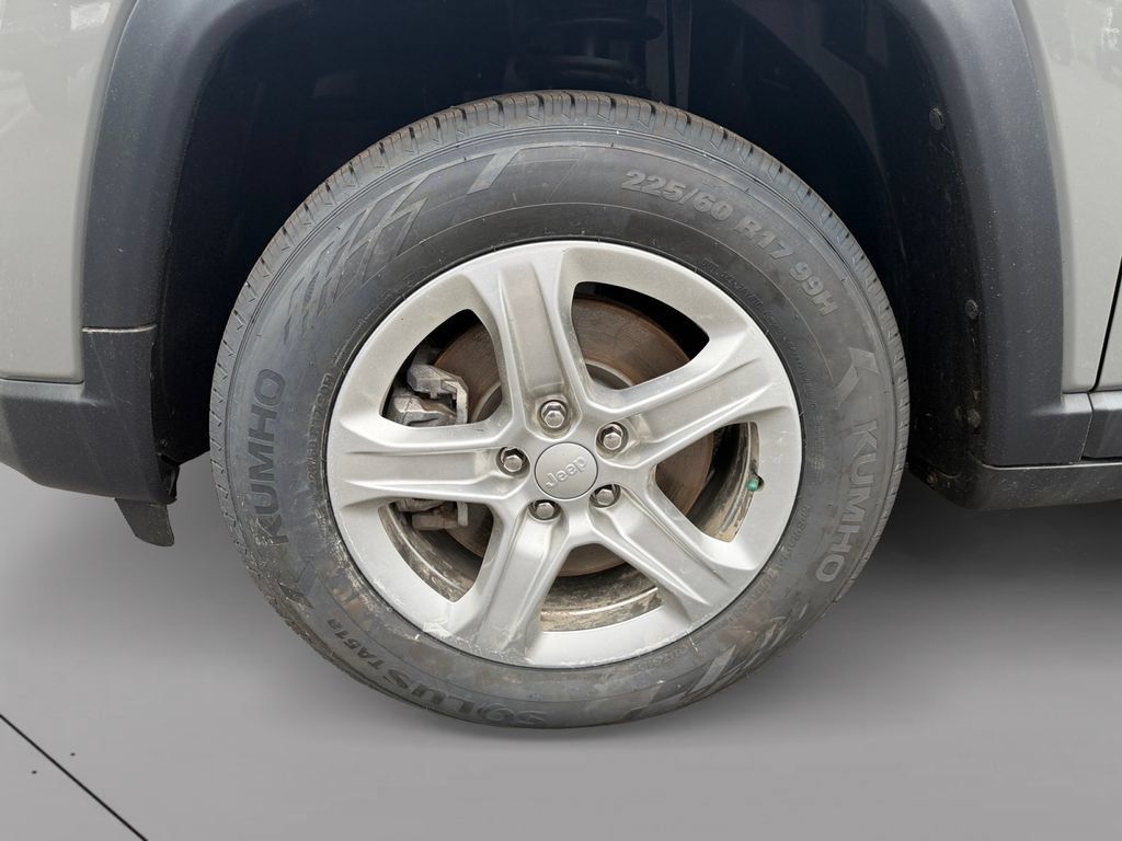 Used 2023 Jeep Compass Latitude AWD/4WD image 9