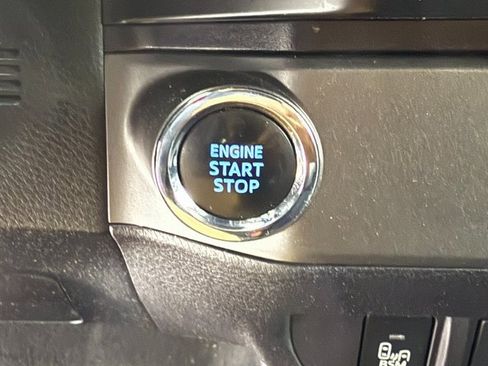 Used 2019 Toyota Tacoma TRD Off-Road image 13