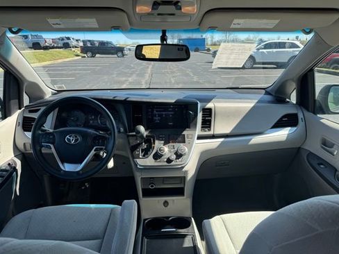 Used 2017 Toyota Sienna LE image 15