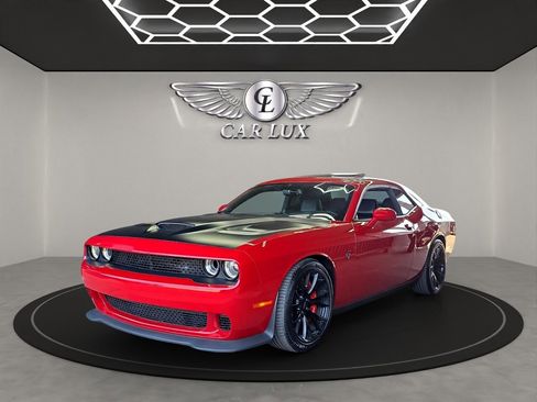 Used 2016 Dodge Challenger SRT Hellcat image 3