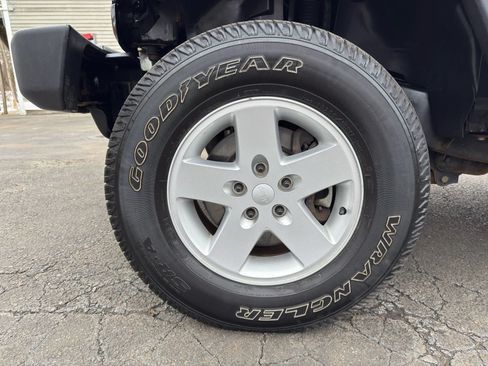 Used 2014 Jeep Wrangler Unlimited Sport w/ Quick Order Package 24S AWD/4WD image 12