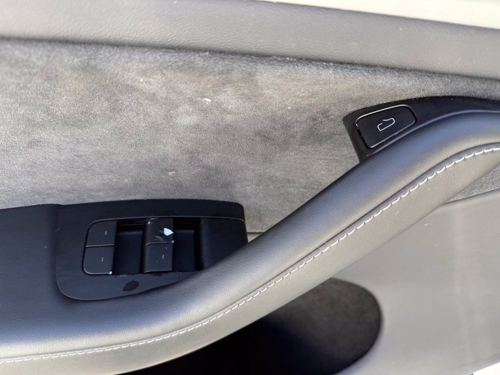 Used 2024 Tesla Model Y Long Range AWD/4WD image 17