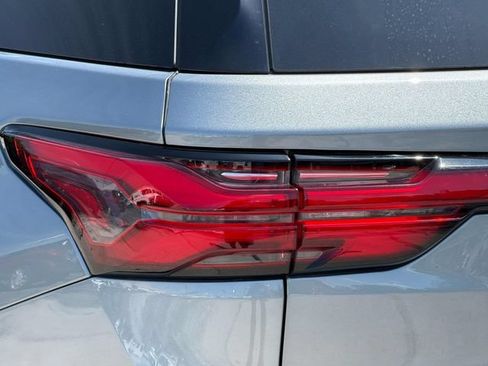 Used 2023 Chevrolet Traverse LS w/ Safety Package FWD image 10