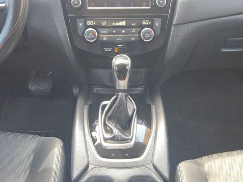 Used 2018 Nissan Rogue SV FWD image 18