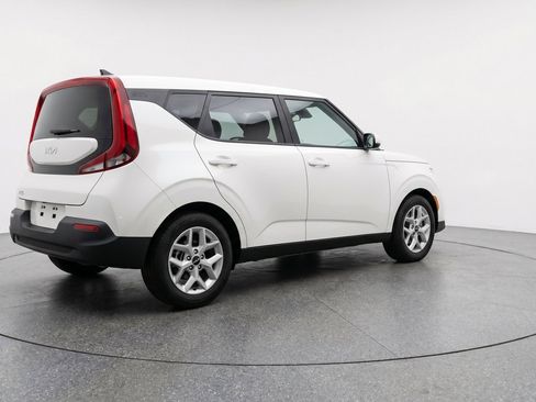 Used 2025 Kia Soul LX w/ LX Technology Package FWD image 9