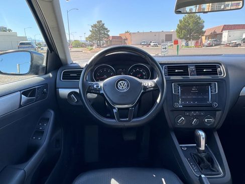 Used 2017 Volkswagen Jetta SE image 18