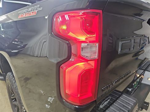 Certified 2021 Chevrolet Silverado 1500 LT Trail Boss w/ Convenience Package II image 39