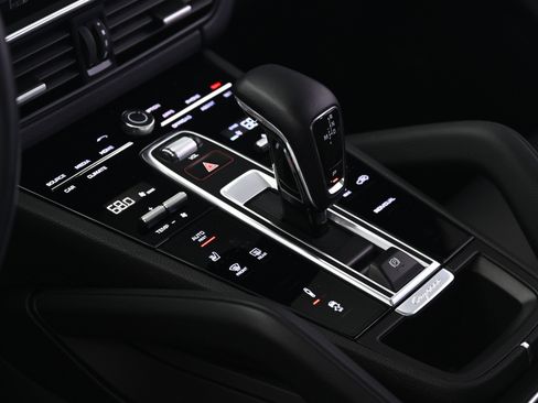 Certified 2022 Porsche Cayenne E-Hybrid image 34