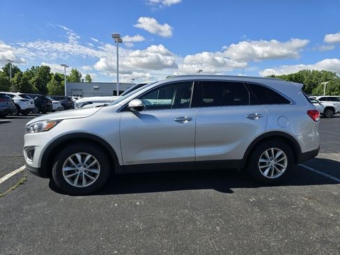 Used 2018 Kia Sorento AWD image 4