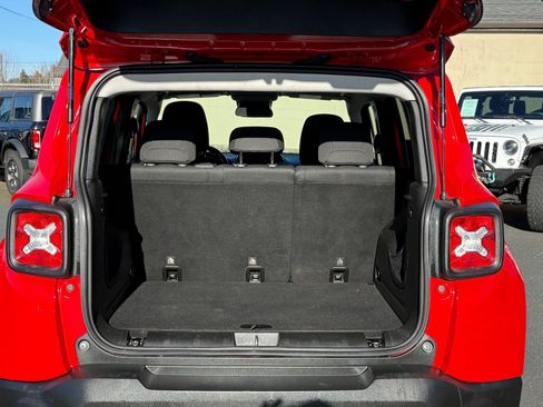 Used 2016 Jeep Renegade Latitude image 6