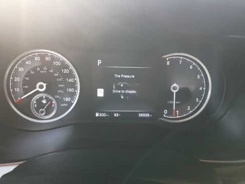 Used 2025 Genesis G70 2.5T RWD image 2