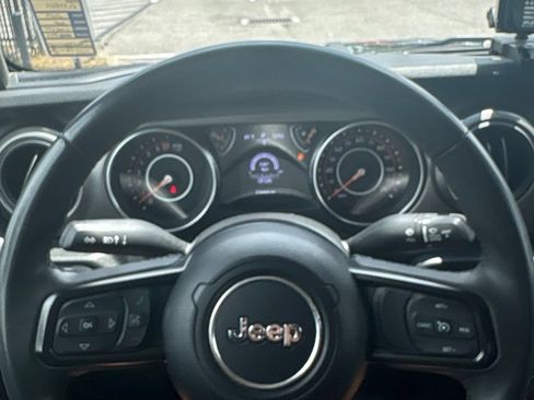 Used 2023 Jeep Gladiator Sport AWD/4WD image 19