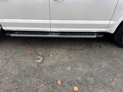 Used 2018 Ford F150 Lariat w/ Equipment Group 502A Luxury image 28