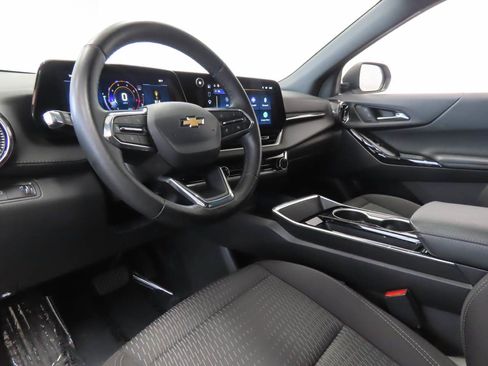 Used 2025 Chevrolet Equinox LT FWD image 7