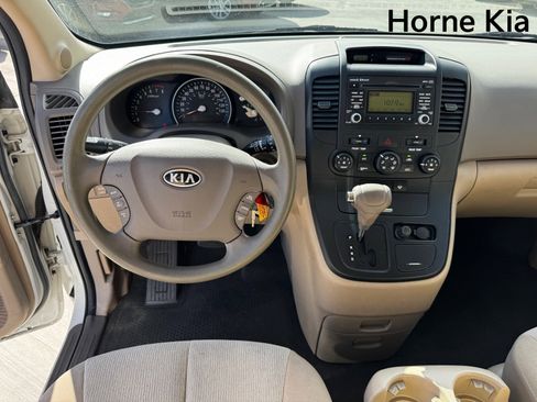 Used 2012 Kia Sedona LX image 16