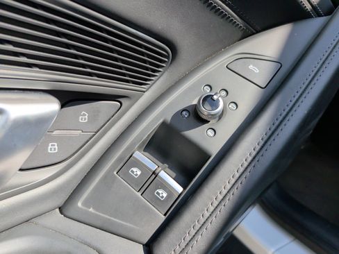 Used 2022 Audi R8 V10 w/ Premium Package image 28