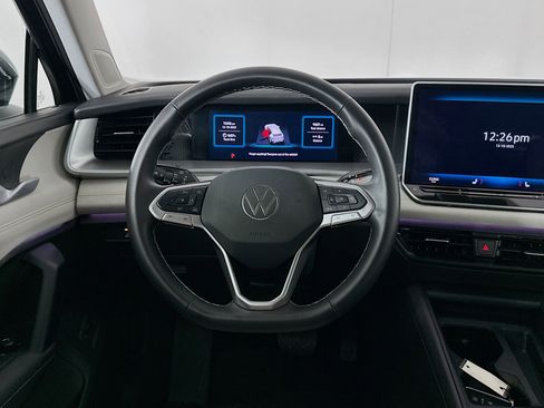 Used 2025 Volkswagen Tiguan SE image 18