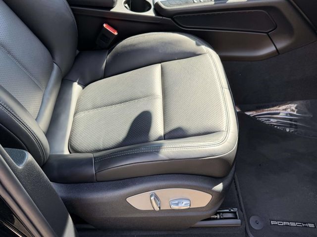 Used 2021 Porsche Macan AWD/4WD image 12