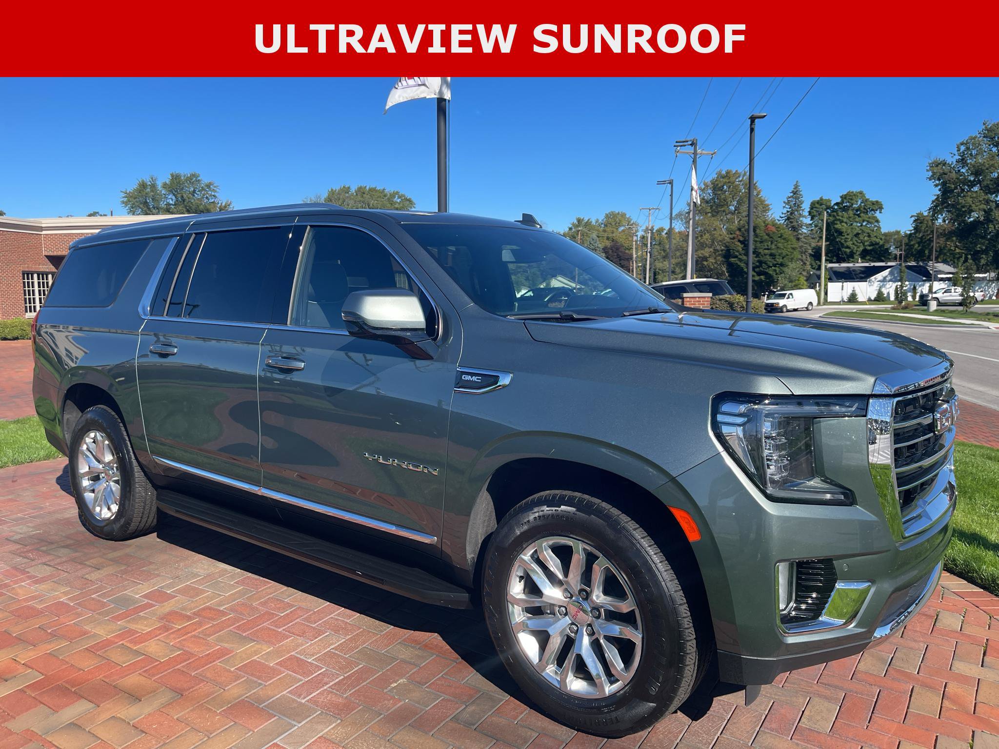Used 2023 GMC Yukon XL SLT w/ SLT Luxury Package AWD/4WD image 5