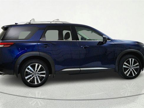 Used 2024 Nissan Pathfinder Platinum w/ Cargo Package FWD image 4