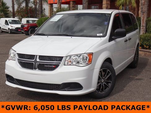 Used 2019 Dodge Grand Caravan SE FWD image 4