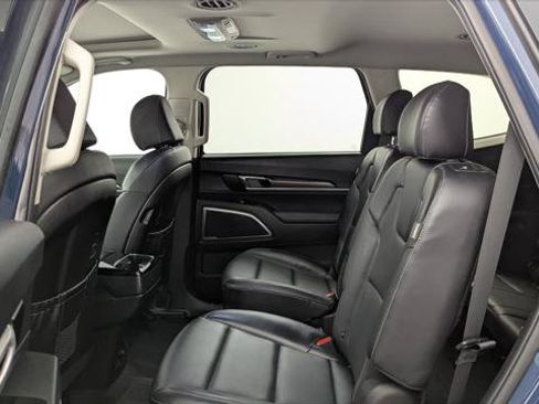 Used 2025 Kia Telluride S FWD image 17