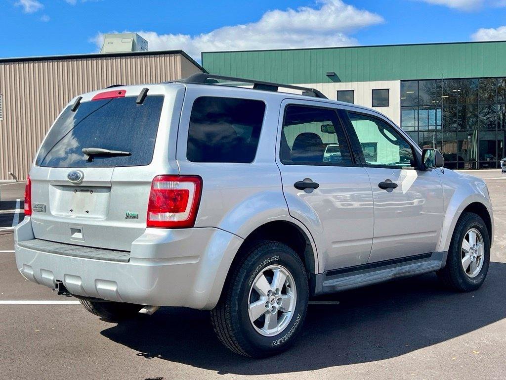 Used 2010 Ford Escape XLT AWD/4WD image 3