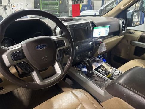 Used 2019 Ford F150 Lariat w/ Equipment Group 502A Luxury image 8