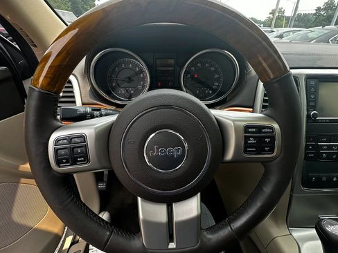 Used 2011 Jeep Grand Cherokee Overland AWD/4WD image 32