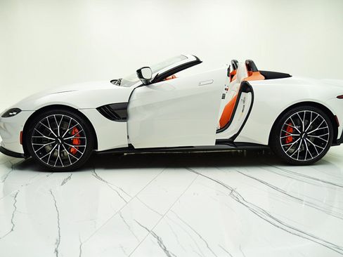 Used 2023 Aston Martin V8 Vantage Roadster RWD image 4