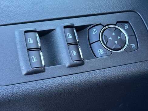 Used 2019 Ford F150 Lariat w/ Equipment Group 502A Luxury AWD/4WD image 13
