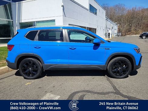 Certified 2023 Volkswagen Taos SE w/ Panoramic Sunroof Package AWD/4WD image 34