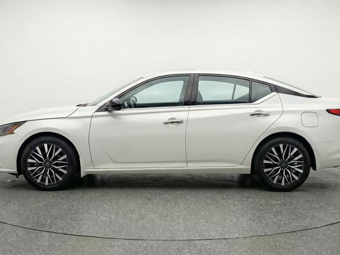 Used 2025 Nissan Altima 2.5 SV image 5