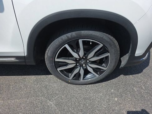 Used 2022 Honda Pilot Touring image 11