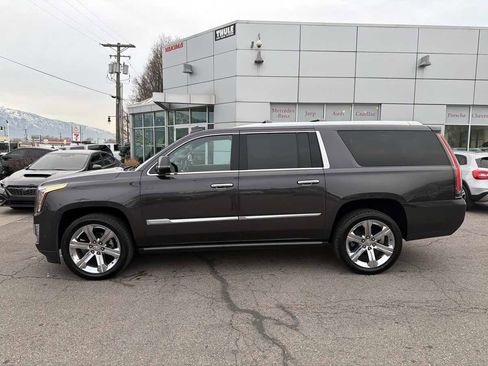 Used 2018 Cadillac Escalade ESV Premium Luxury image 2