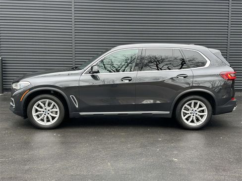 Used 2022 BMW X5 xDrive40i w/ Executive Package image 2