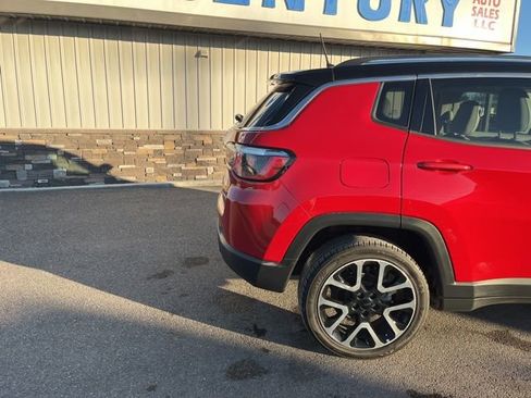 Used 2018 Jeep Compass Limited w/ Navigation Group AWD/4WD image 12