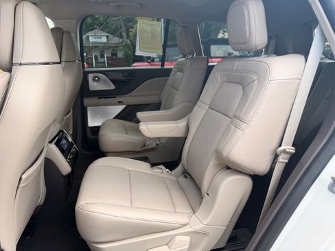 Used 2022 Lincoln Aviator Grand Touring w/ Equipment Group 301A AWD/4WD image 23