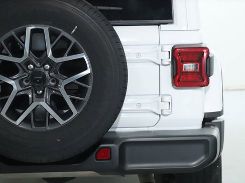 Used 2025 Jeep Wrangler Unlimited Sahara AWD/4WD image 44