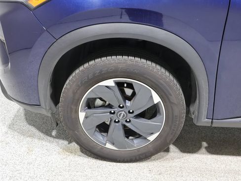 Used 2024 Nissan Rogue SV AWD/4WD image 8