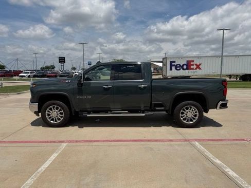 Used 2025 Chevrolet Silverado 2500 LTZ w/ LTZ Convenience Package AWD/4WD image 6