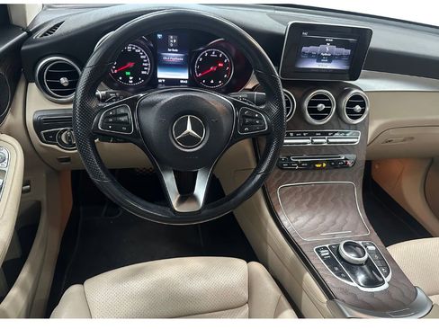 Used 2019 Mercedes-Benz GLC 300 4MATIC image 18