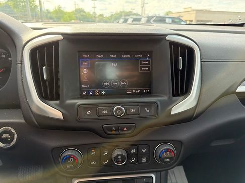 Used 2023 GMC Terrain SLE w/ Driver Convenience Package FWD image 19