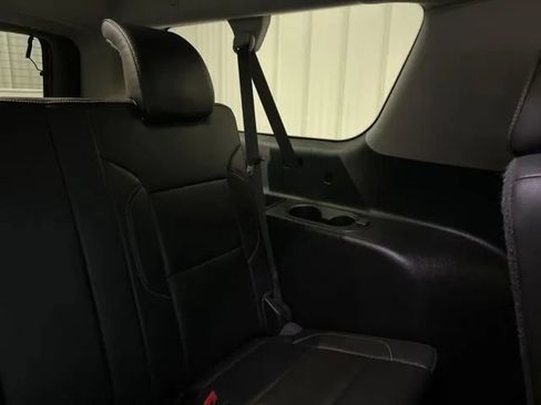 Used 2017 Chevrolet Suburban LT w/ LT Signature Package AWD/4WD image 17