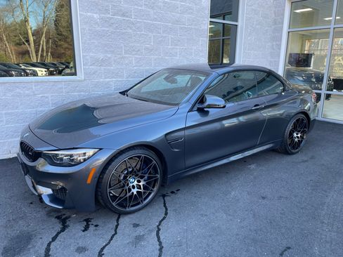 Used 2018 BMW M4 Convertible RWD image 1