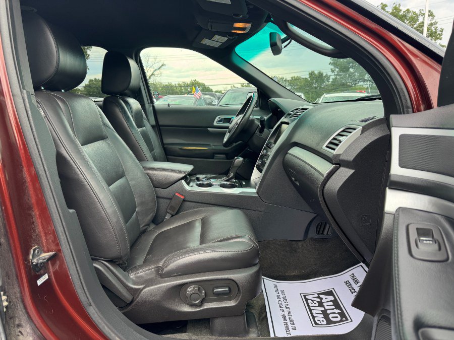 Used 2015 Ford Explorer XLT w/ Equipment Group 202A AWD/4WD image 20