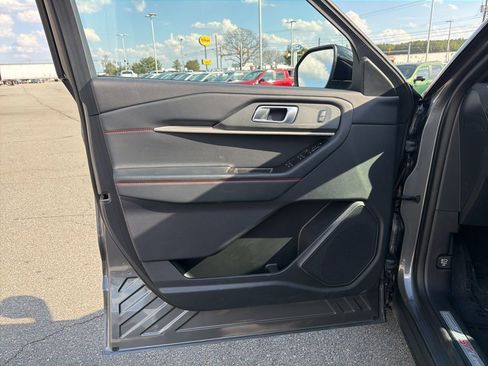 Used 2025 Ford Explorer ST-Line w/ ST-Line Street Pack image 12