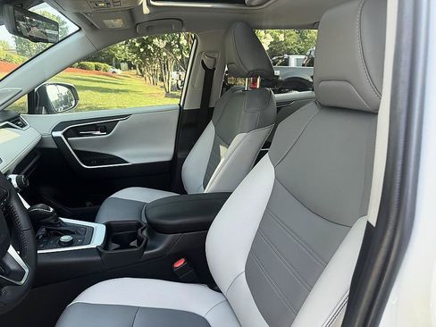 Certified 2020 Toyota RAV4 Limited AWD/4WD image 10