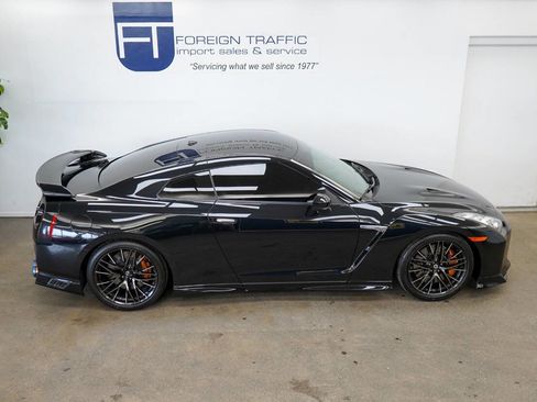 Used 2021 Nissan GT-R Premium image 34